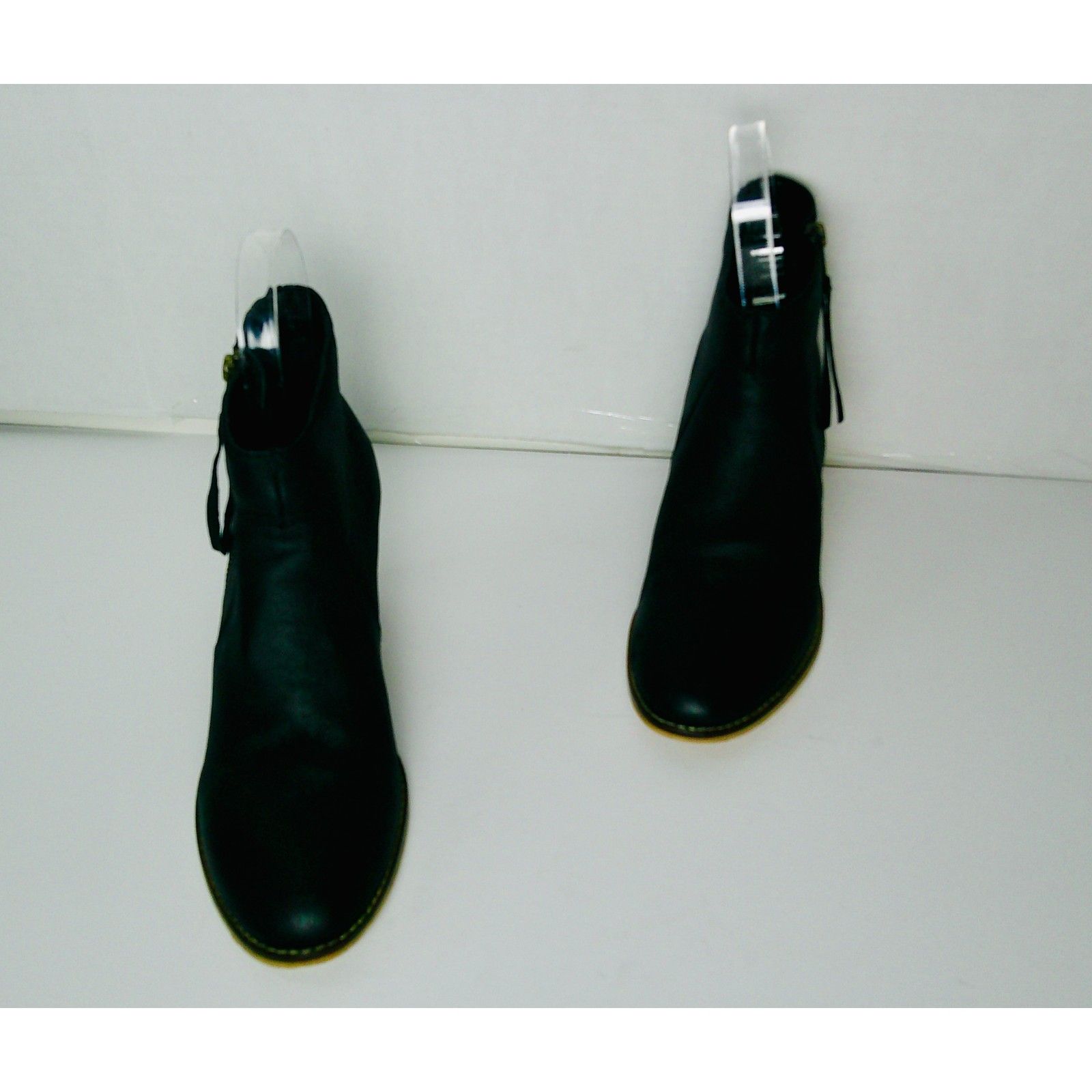 Urban Outfitters Womens Black Cowboy Ankle Bootie. Size 9